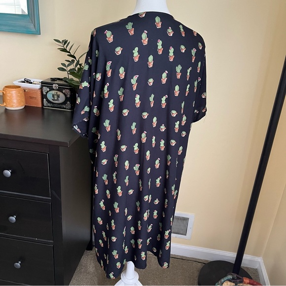 Cactus-Print Shawl - Picture 4 of 7